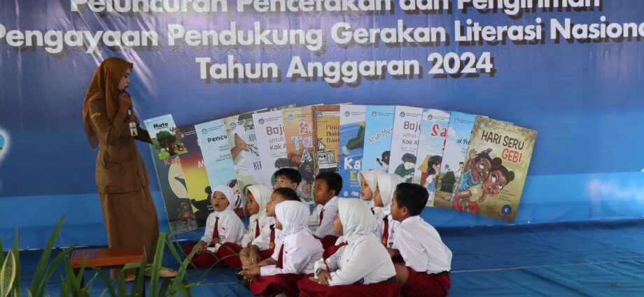 Kemendikbudristek Distribusikan Lebih dari 4 Juta Buku ke Sekolah di Indonesia