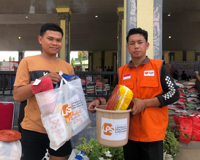LPS Serahkan Bantuan untuk Korban Banjir dan Tanah Longsor di Kabupaten Luwu
