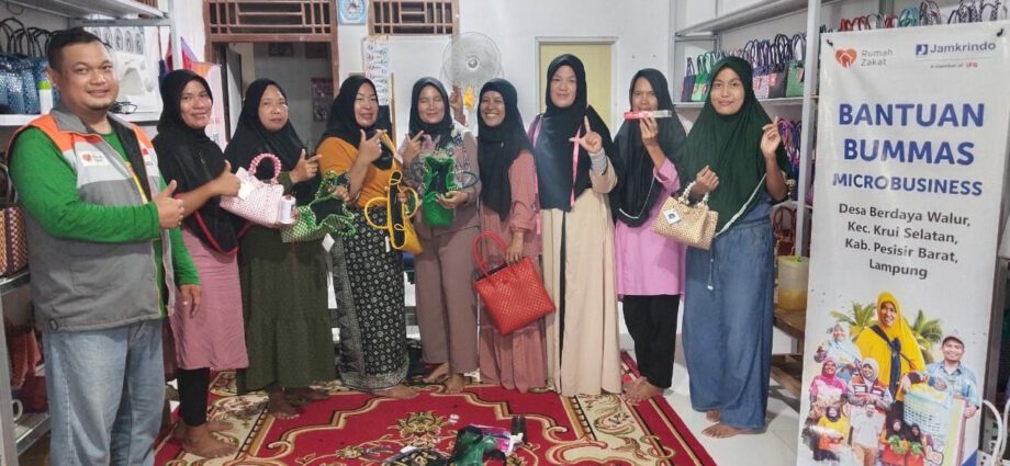 Kisah Sukses Kuralin Bag: Dari Tas Anyaman hingga Memberdayakan Masyarakat