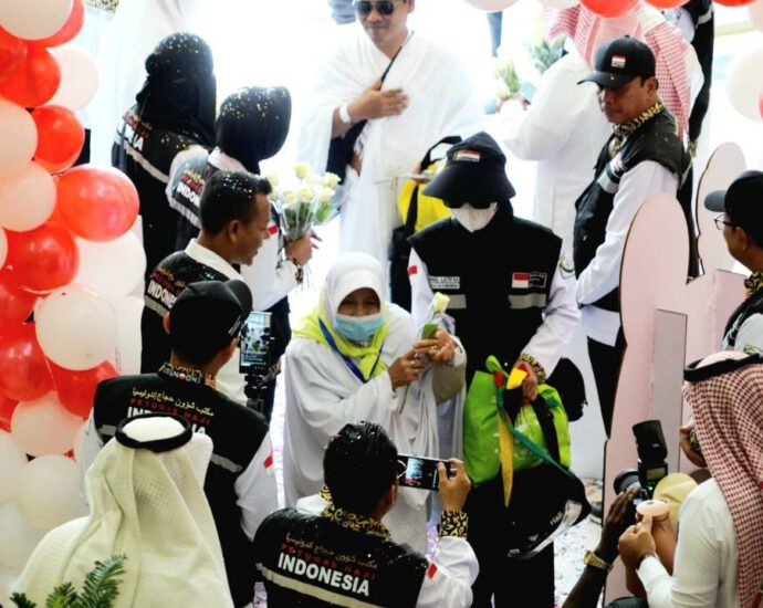 Jemaah Haji Indonesia Tiba di Makkah, Disambut Hangat dan Diberikan Smartcard
