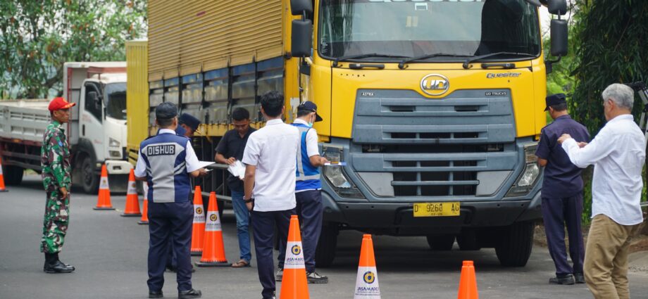 Jasa Marga Menjaring 205 Kendaraan Berat Pada Gelar Operasi ODOL di tol cipularang