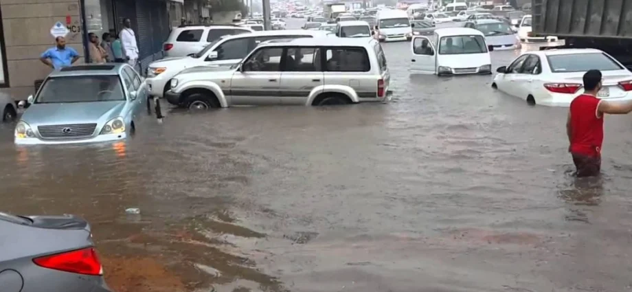 Banjir Bandang Terjang Kota Madinah setelah Hujan Lebat