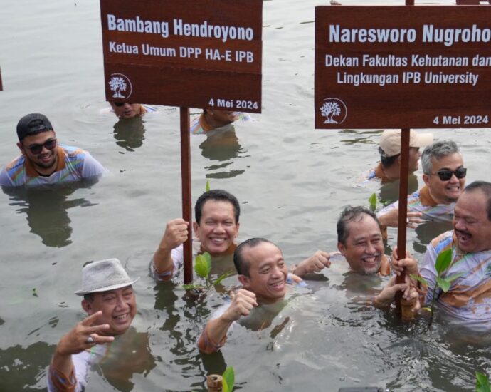 Rimbawan IPB University Membangun Lingkungan dan Kehutanan Menuju Indonesia Emas 2045