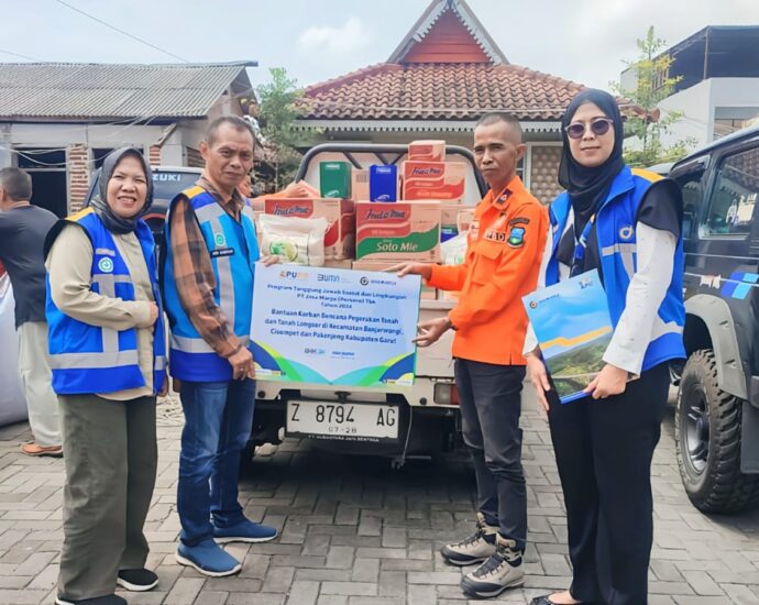 Jasa Marga Membantu Masyarakat Terdampak Bencana di Kabupaten Garut, Jawa Barat