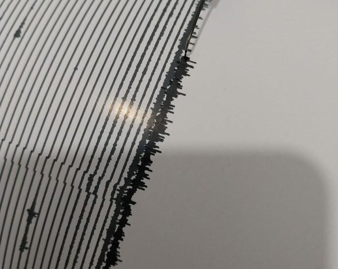 Rekaman getaran hujan di Stasiun Batu Palano pukul 20.35 WIB, Sumber: Pos Pengamatan Gunung Marapi