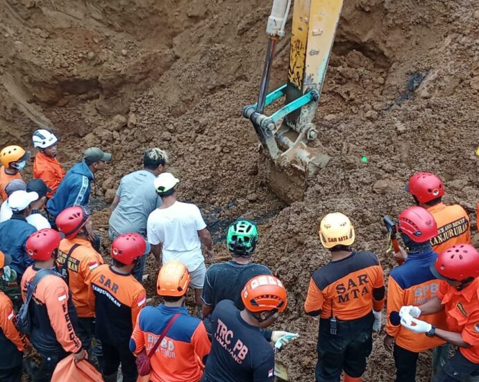 BNPB, Tim Gabungan, longsor korban lumajang