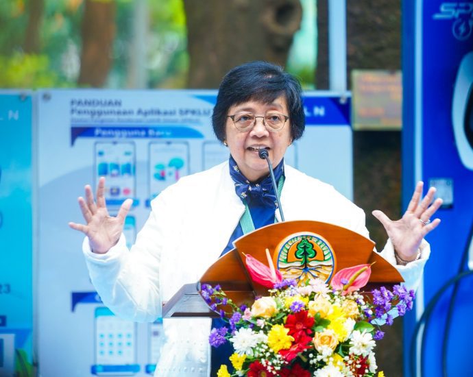 Dorong Kebijakan Mobil Listrik, Menteri LHK Resmikan SPKLU di Manggala