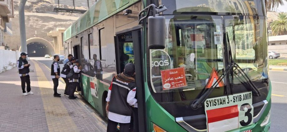 jemaah haji Indonesia telah meninggalkan Mina setelah menyelesaikan lontar jumrah Ula, Wustha, dan Aqabah, dan kembali ke hotel masing-masing di Makkah