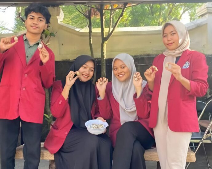 Di tengah tren ini, empat mahasiswa dari program studi Peternakan Universitas Muhammadiyah Malang (UMM) menciptakan inovasi dalam budidaya telur burung puyuh rendah kolesterol.