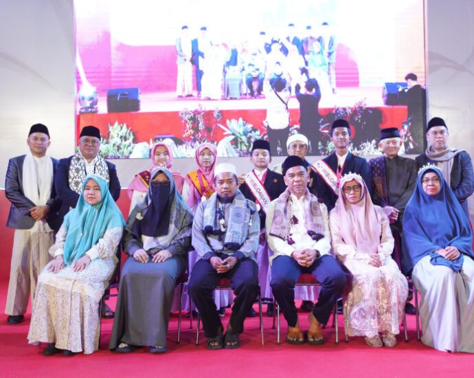 KH. Yusuf Mansur Wisuda 588 Santri di Wisuda Tahfizh Nasional 2024