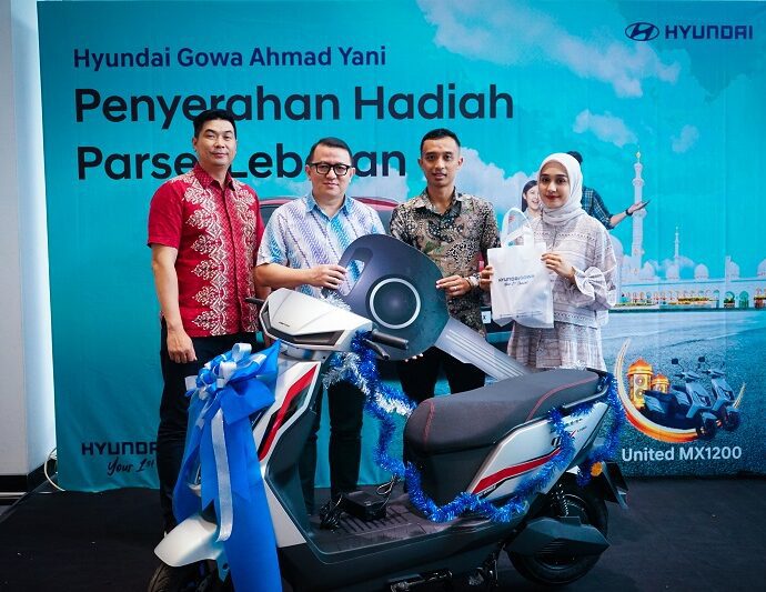 PELANGGAN HYUNDAI GOWA RAIH HADIAH PARSEL MOTOR LISTRIK GRATIS