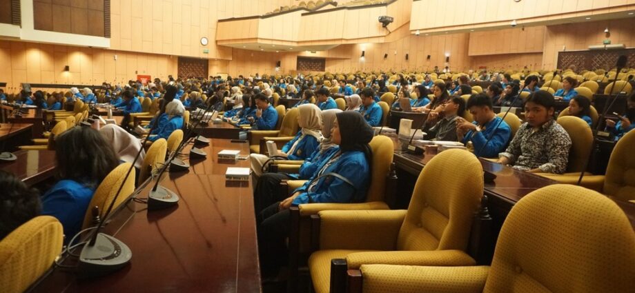 Seminar nasional yang diadakan oleh Dewan Perwakilan Daerah (DPD) RI dan Fakultas Ilmu Komunikasi Universitas Pancasila.