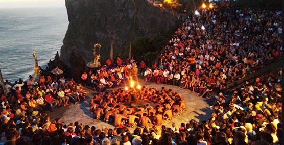 Destinasi Wisata Spiritual Sejarah Budaya dan Pura Luhur Uluwatu Bali