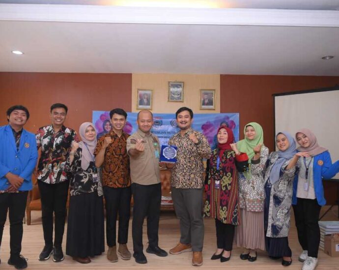 PKM IKom UNPAM Berikan Sosialisasi Dalam Membangun Citra UMKM Pakulonan-Serpong