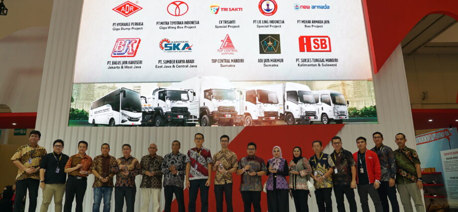 Isuzu Apresiasi Industri Karoseri Indonesia di GIIAS 2024