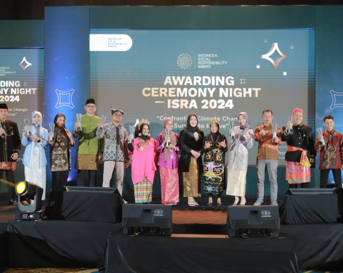 Bio Farma Raih Dua Penghargaan di Indonesia Social Responsibility Award 2024