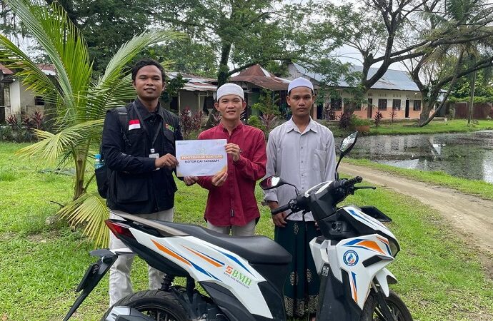 BMH Sumut Serahkan Motor Dai Tangguh untuk Mendukung Dakwah di Labuhan Batu Selatan