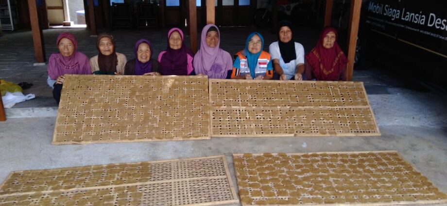 Desa Ramah Lansia Rumah Zakat Hasilkan Produksi Lempeng Ndeso Simbah