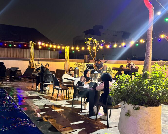 Spesial Malam Minggu Live Musik Jazz dan Iga Bakar di Mercure Jakarta Batavia