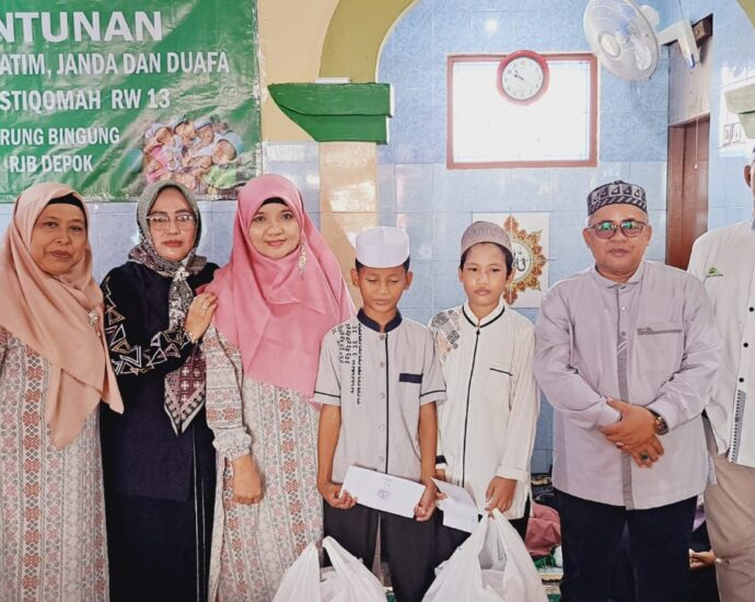 MT AL Istiqomah RW 13 Gelar Berikan Santunan 59 Anak Yatim dan 179 Dhuafa