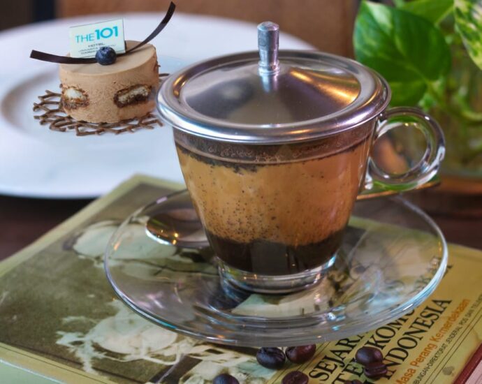 THE 1O1 Jakarta Sedayu Darmawangsa Spesial Nikmati Kopi Tubruk Tiramisu