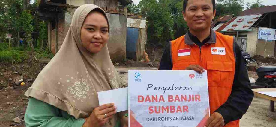 Rumah Zakat dan Rohis Artajasa Salurkan Dana Banjir di Tanah Datar, Sumatera Barat