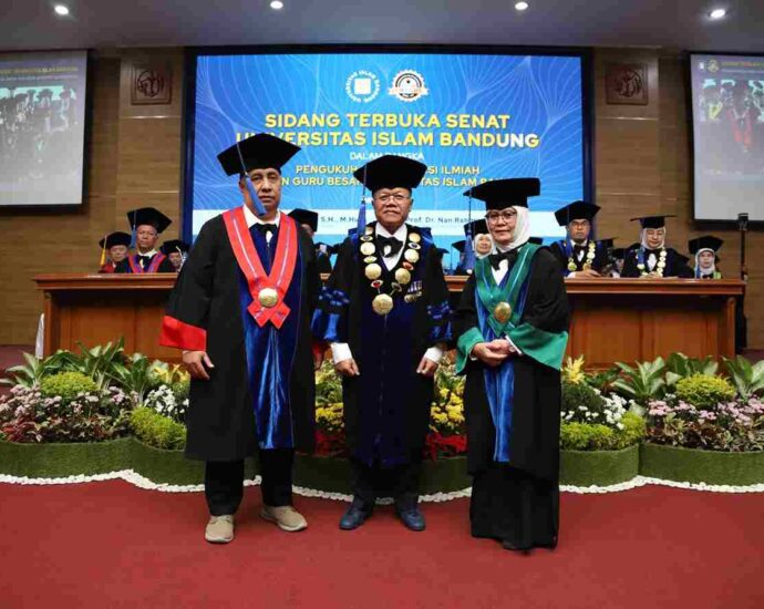 Unisba Kukuhkan Dua Guru Besar Baru