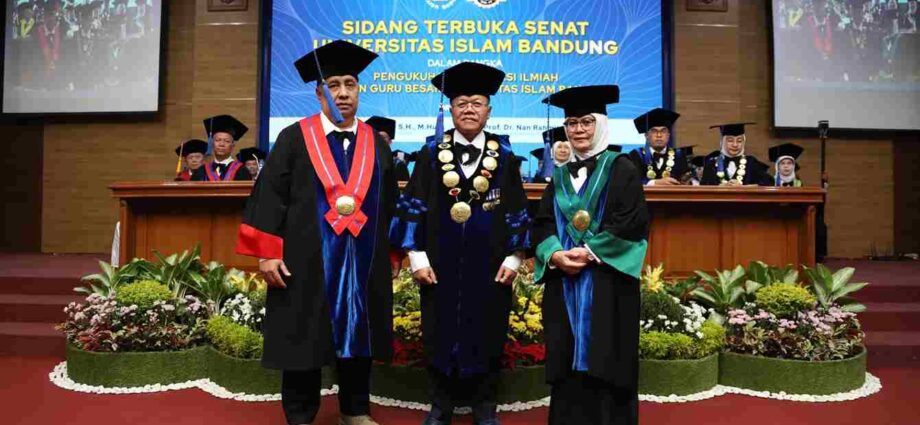 Unisba Kukuhkan Dua Guru Besar Baru