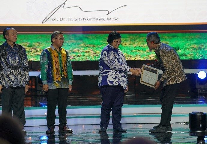 Menteri LHK Berikan Penghargaan kepada 13 Kepala Daerah atas Dukungan Gerakan Sekolah Adiwiyata