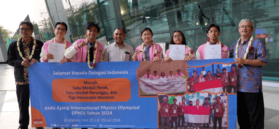 Siswa Indonesia Berprestasi di International Physics Olympiad (IPhO) 2024