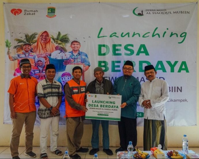 Dewan Masjid Alhaqul Mubiin Gandeng Rumah Zakat Hadirkan Desa Berdaya di Dawuan Barat