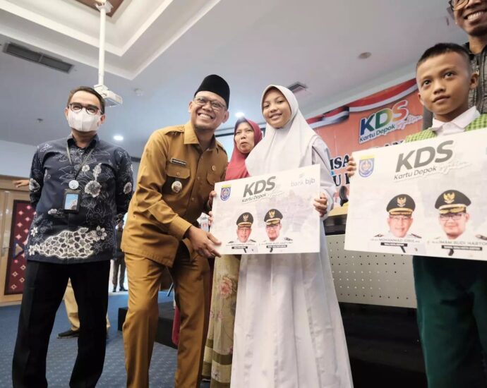 5.357 Siswa SD/MI di Depok Terima Beasiswa Senilai Rp10,7 Miliar