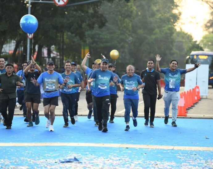 4.000 Pelari Ramaikan QRIS Run X Roadshow Bus KPK