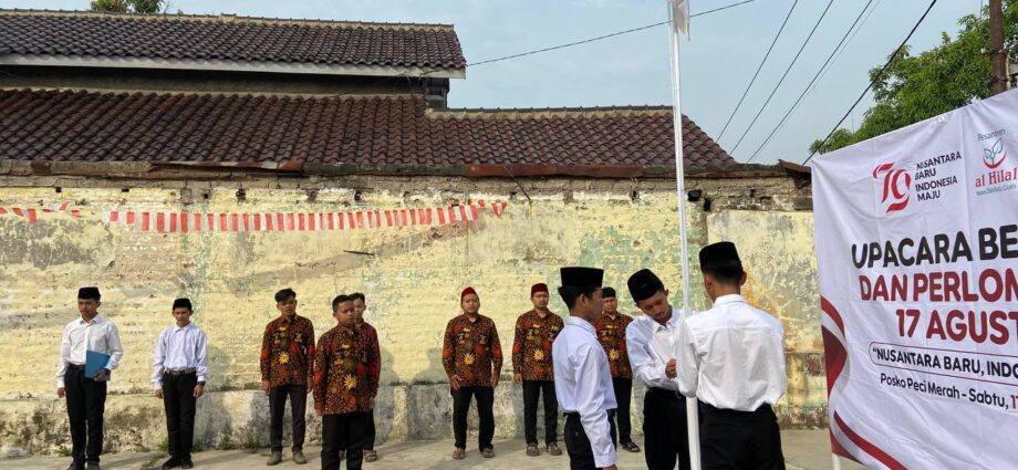 Sambut HUT RI ke-79, Pesantren Al Hilal Gelar Upacara Pengibaran Bendera 