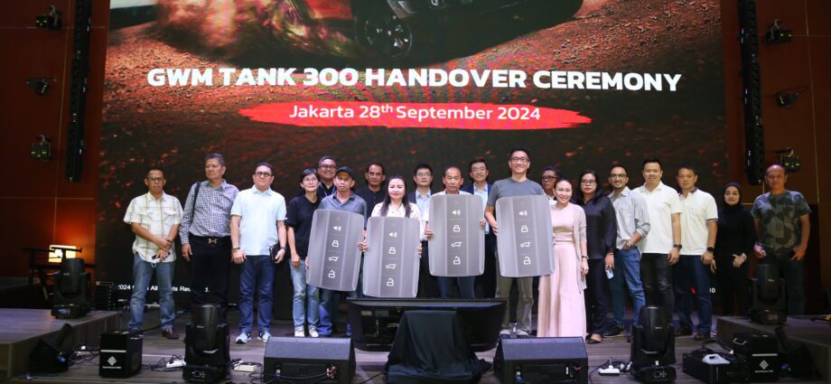 GWM Indonesia Luncurkan Harga Resmi dan Serahkan GWM Tank 300 HEV kepada 100 Konsumen Pertama