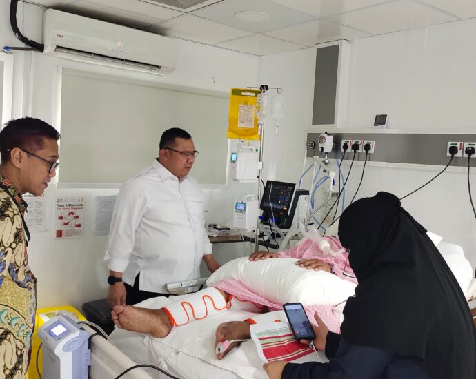 Kemenag Kunjungi Jemaah Haji Sakit dan Bahas Regulasi Barang di Arab Saudi