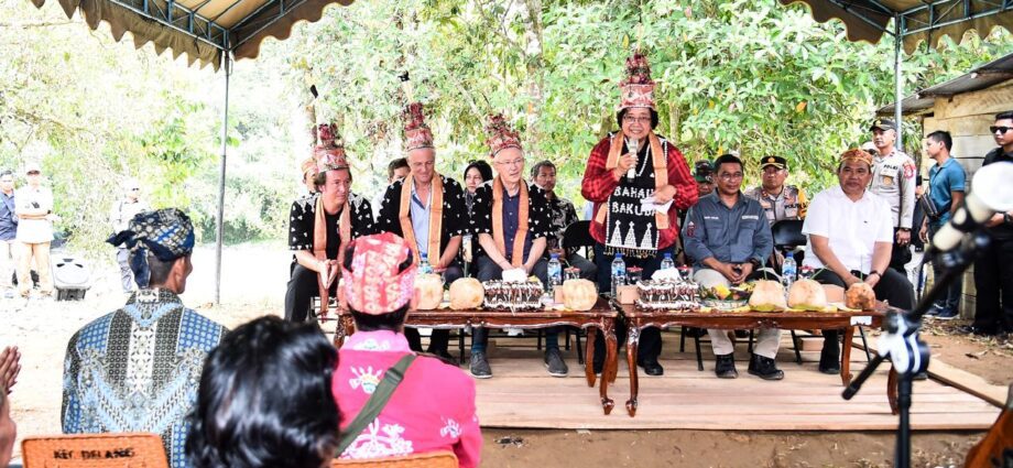 KLHK Ajak Bezos Earth Fund Tinjau Langsung Kemajuan Pengelolaan Hutan Sosial