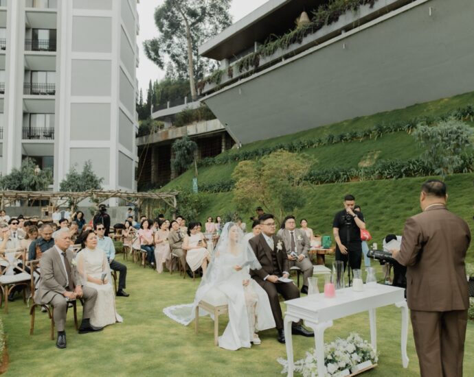 Pesta Pernikahan Outdoor dengan Pemandangan Puncak