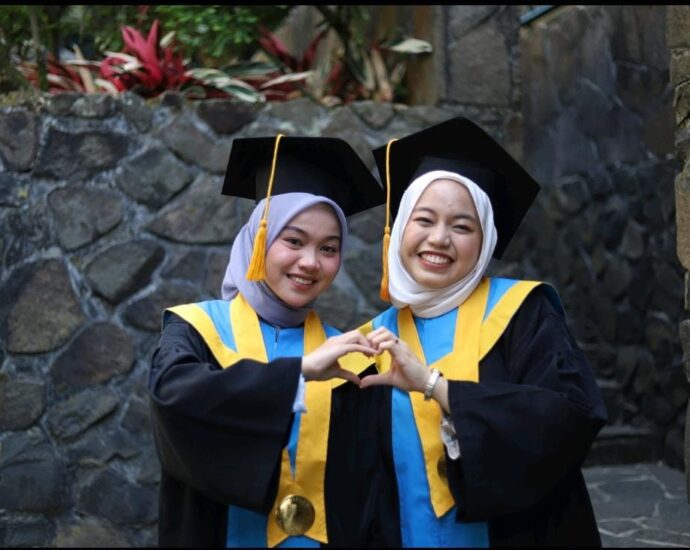 Cerita Sevanya dan Zakiyah, Wisudawan Unisba Peraih Beasiswa