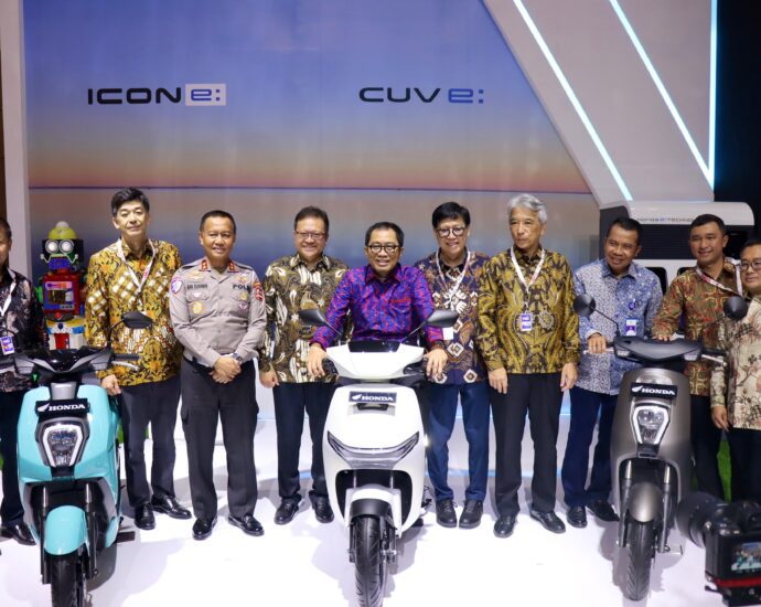 Honda ICON e: dan CUV e: Ramaikan Booth AHM di IMOS 2024