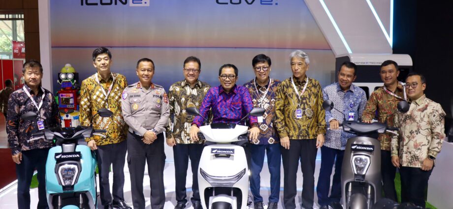 Honda ICON e: dan CUV e: Ramaikan Booth AHM di IMOS 2024