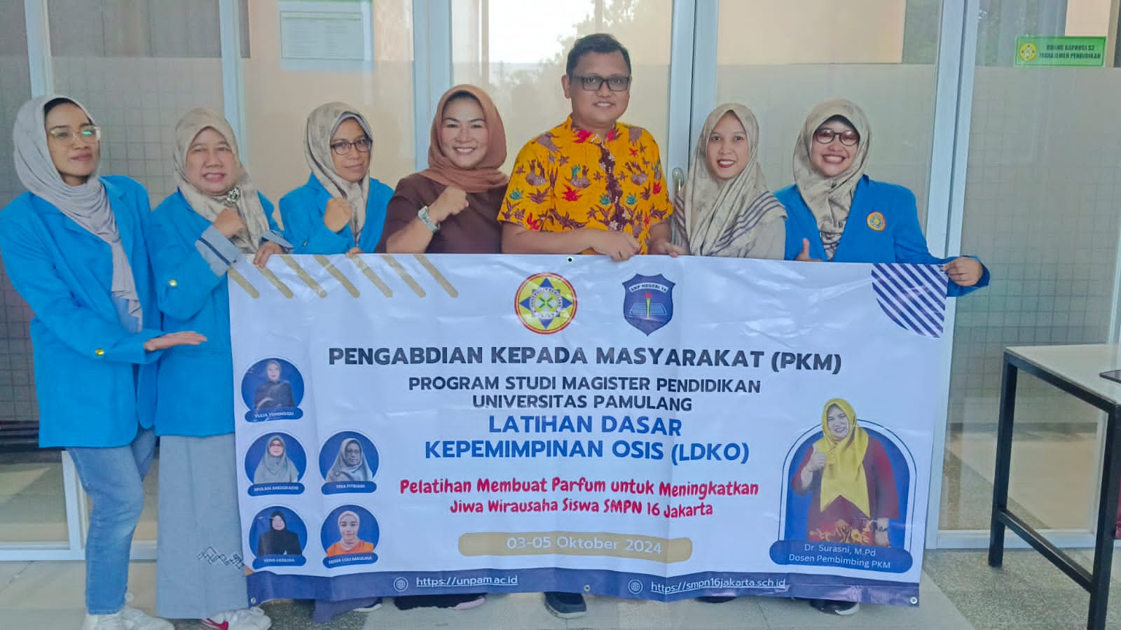 program wajib bagi mahasiswa megister manajemen Pendidikan Universitas Pamulang (UNPAM) bekerja sama dengan SMP Negeri 16 Jakarta menggelar workshop yang bertajuk “Pelatihan Membuat Parfum Untuk Meningkatkan Jiwa Kewirausaan Siswa di SMP Negeri 16 Jakarta” berlangsung pada tanggal 03 - 05 Oktober 2024