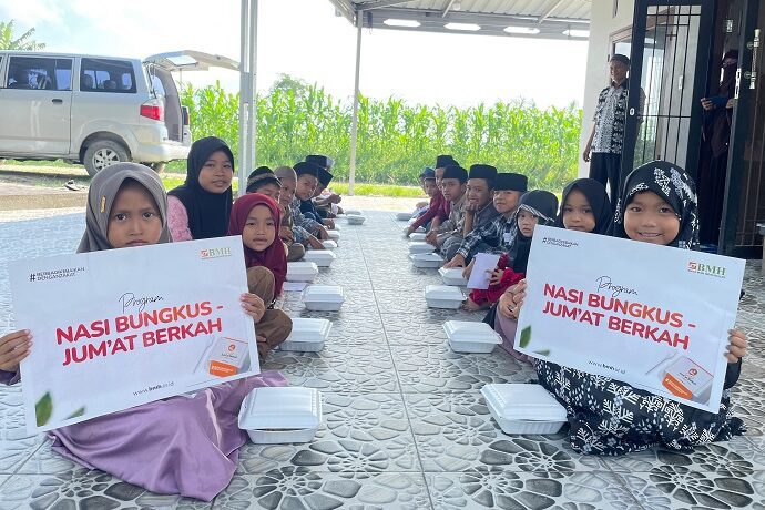 Kebahagiaan Santri di Deli Serdang: BMH Salurkan Paket Makanan Siap Santap