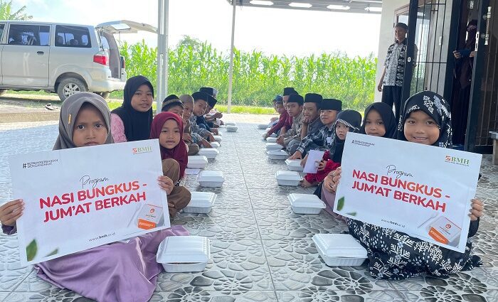 Kebahagiaan Santri di Deli Serdang: BMH Salurkan Paket Makanan Siap Santap