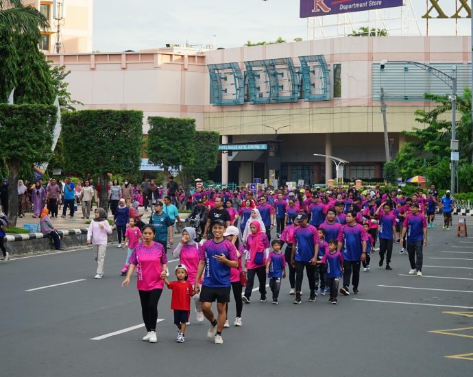 Hotel Ciputra Semarang Rayakan Ulang Tahun ke 29 Gelar Acara Fun Walk 2024 di Area Simpang Lima Semarang