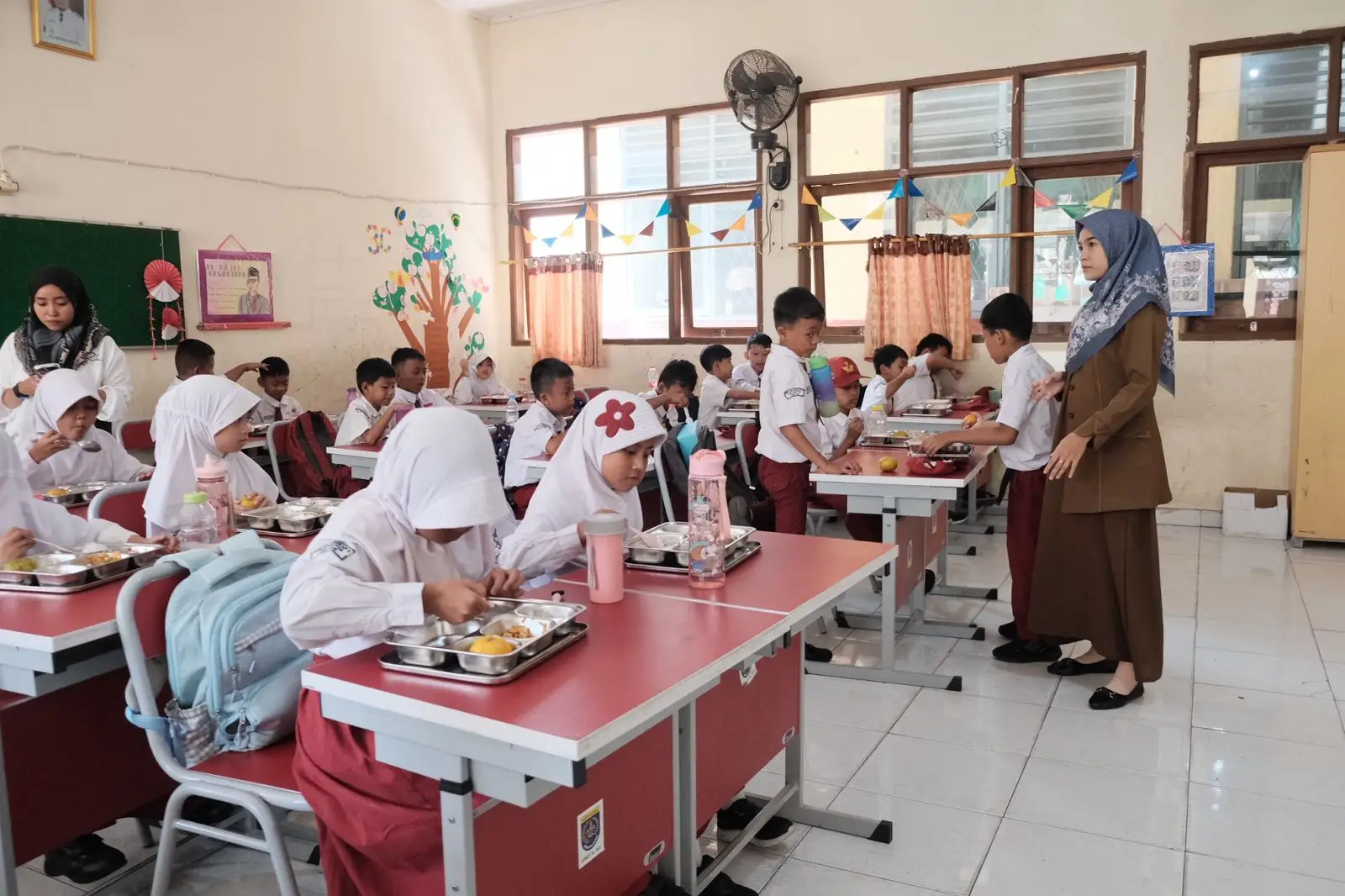 Depok Mulai Program Makan Bergizi Gratis untuk 18 Ribu Siswa