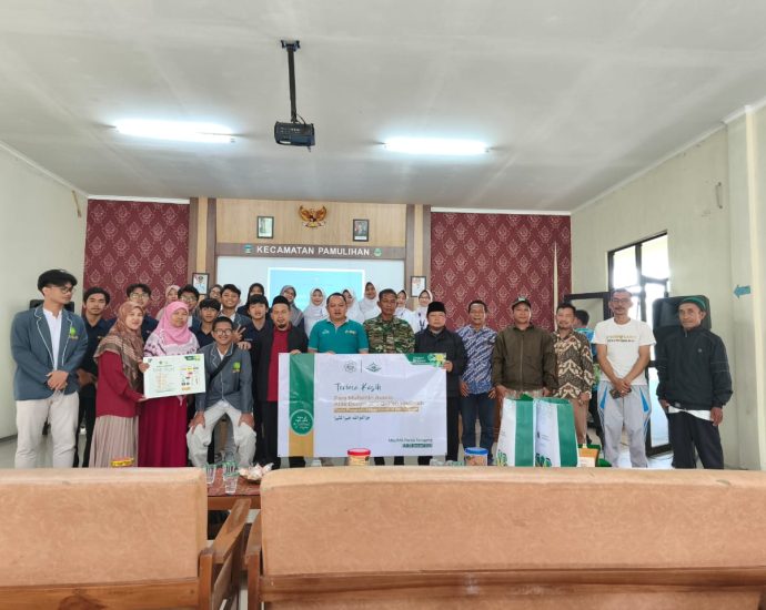 Aksi Nyata Santri MA Persis Tarogong Gelar Bakti Sosial di 14 Desa di Garut