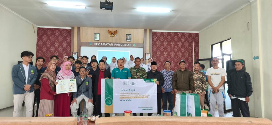 Aksi Nyata Santri MA Persis Tarogong Gelar Bakti Sosial di 14 Desa di Garut