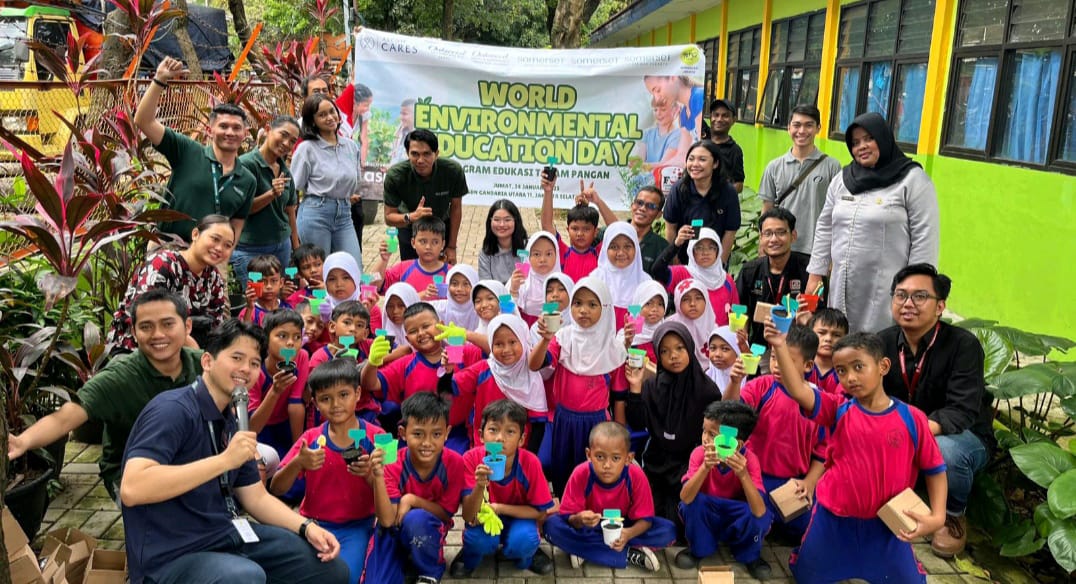 Team Ascott Limited Indonesia, Food Bank of Indonesia & Siswa-Siswi SDN Gandaria Utara 11 usai aktivitas tanam pangan di area kebun