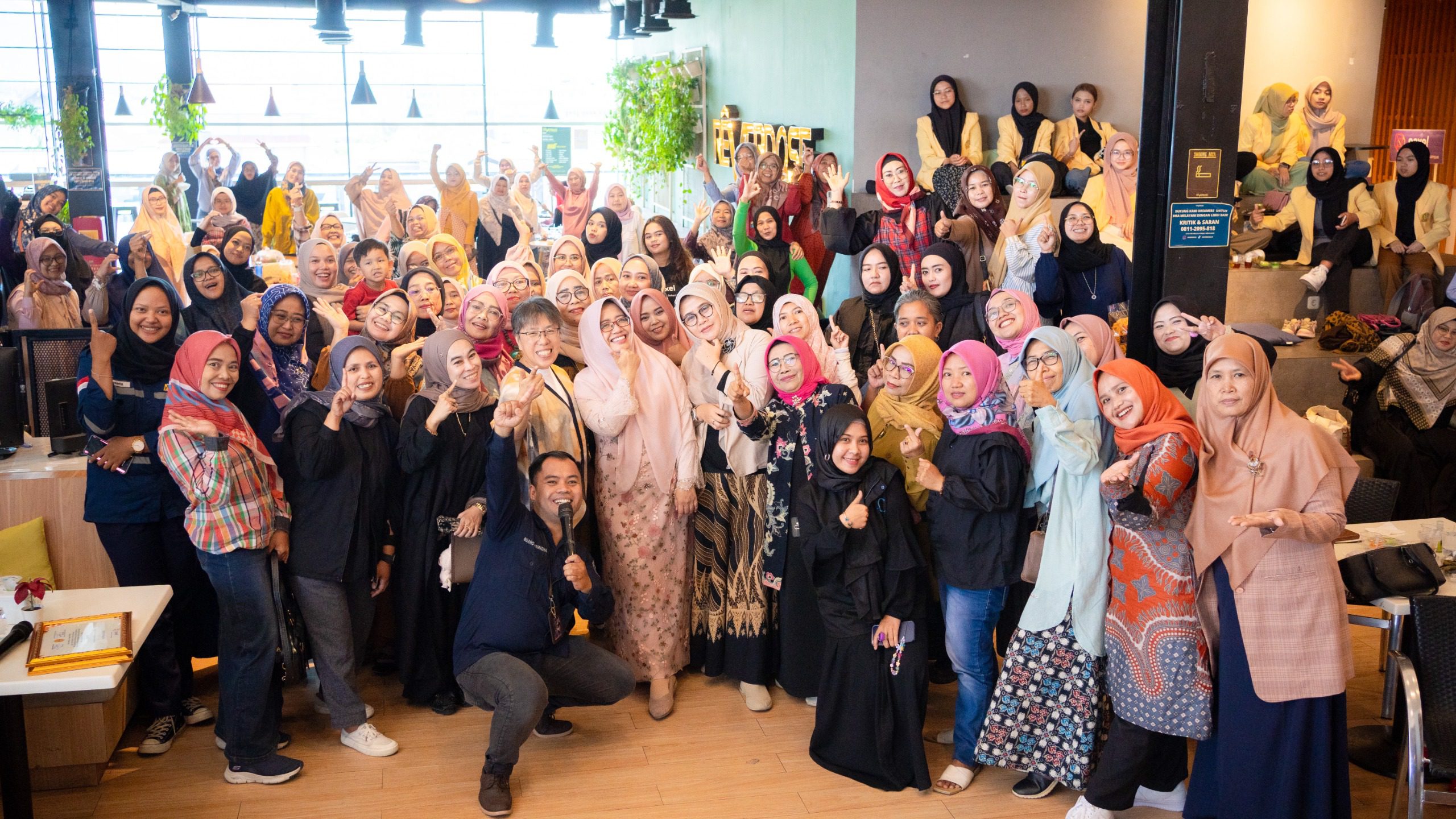 Zocha Graha Kriya merupakan gabungan dari para pengrajin, pekerja seni, aktivis, serta pelaku wisata